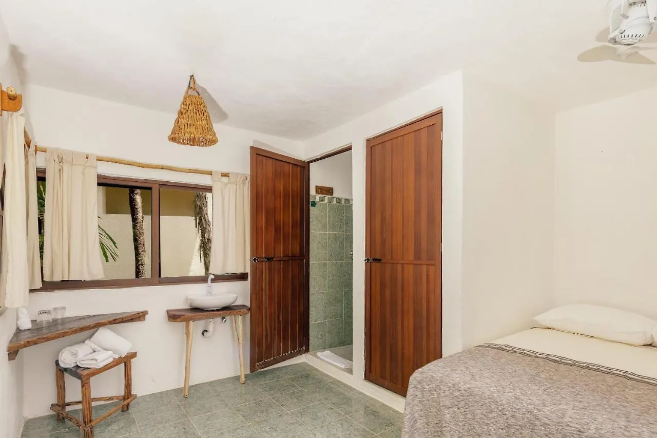 Yaxchen Tulum Cabanas & Cenote 0*,